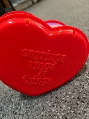 Vintage Heart-Shaped Jewelry Organizer - Red